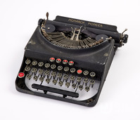 M2021_030 iv.jpg; M2021/030a; Typewriter given to Simon ten Kate ; typewriters